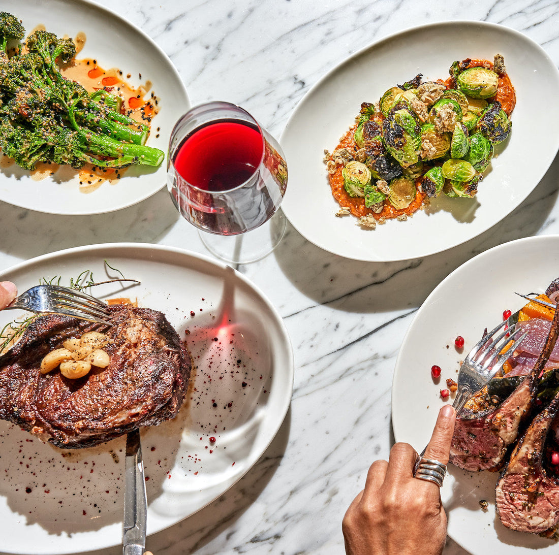 Read our tips on getting rid of bloating. Removing gluten & dairy, adding in prebiotics & probiotics, increasing fiber intake and anti-inflammatory food!