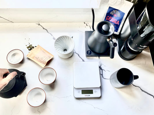 Ever feel the urge to move away from coffee? Here's how to switch to tea avoiding heavy withdrawal symptoms, like slugginess and headache!